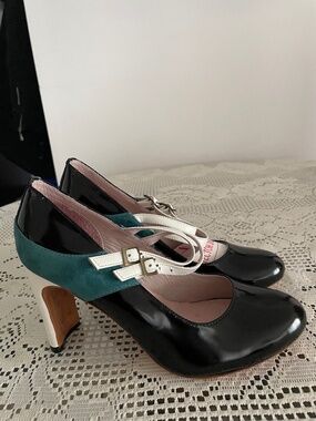 New shoes La Once, size 7.